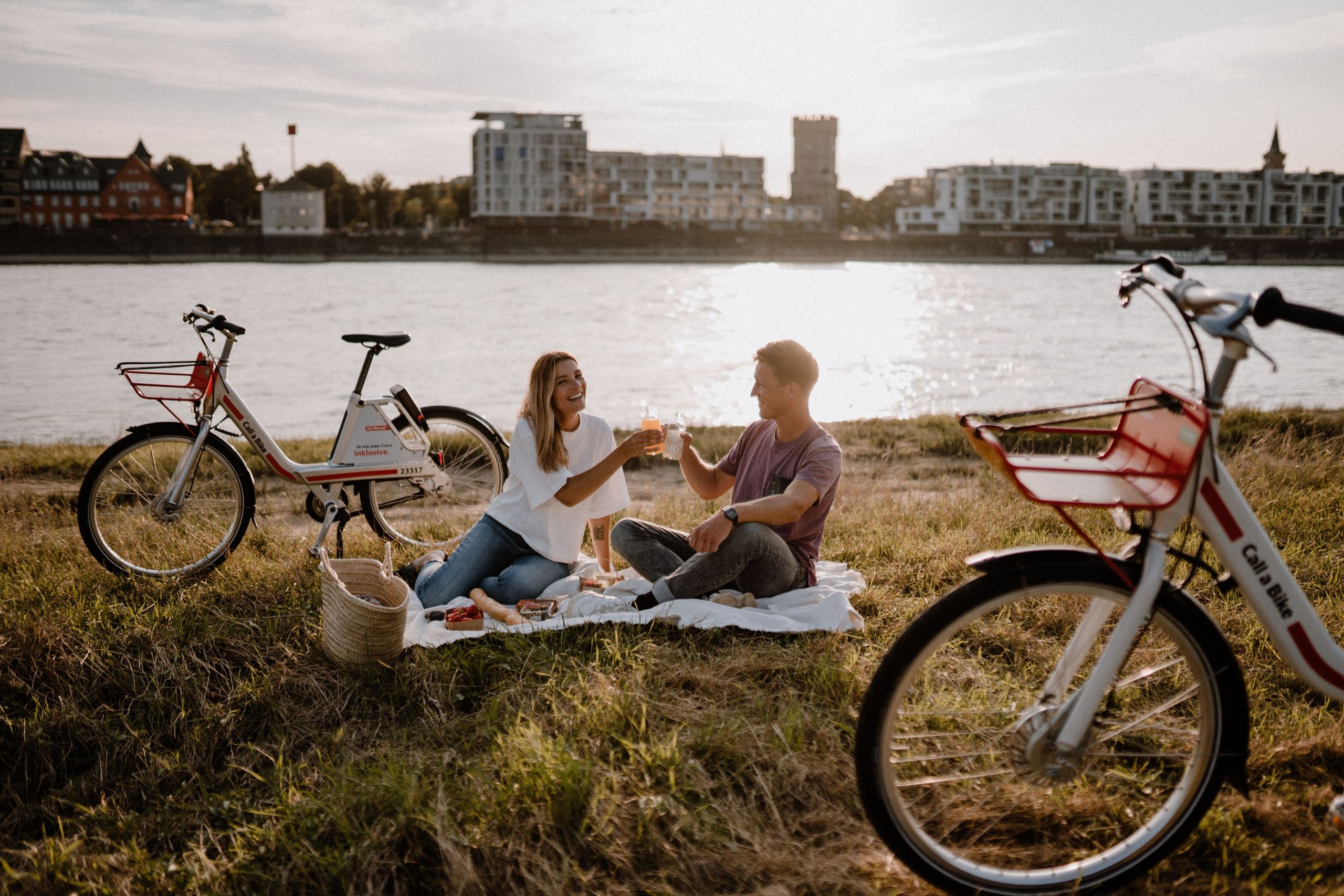 A picnic by the water with Call a Bike